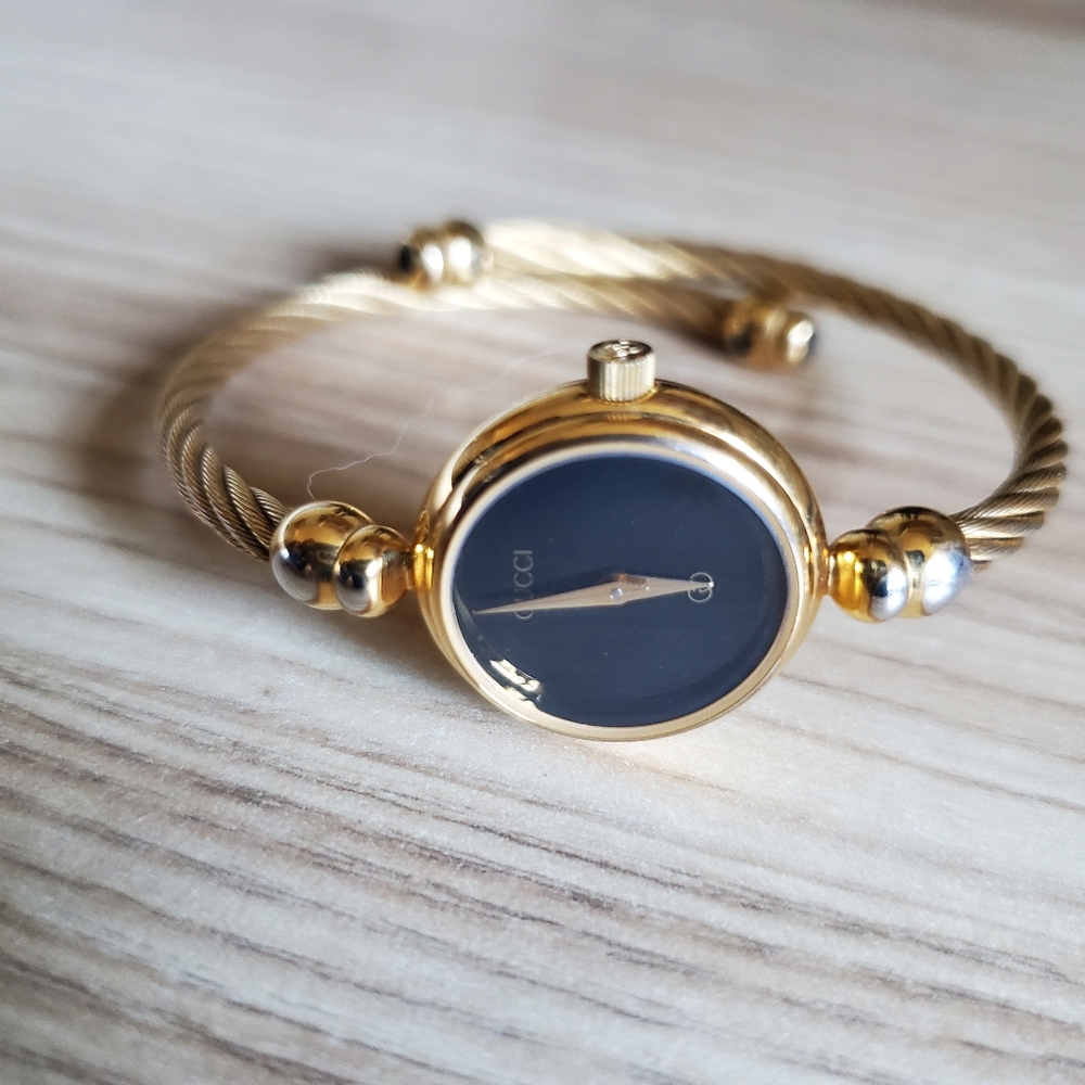 Gucci Gold and Black Women's Bracelet Watch